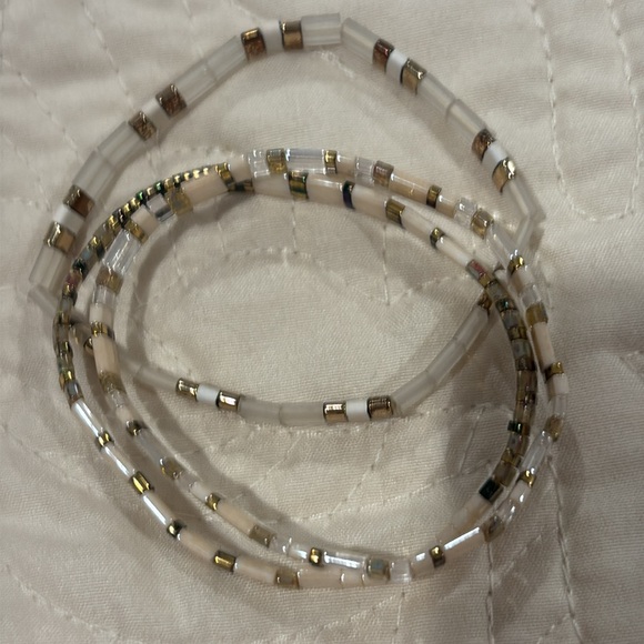 (3)Elegant Gold and Cream Bangle Set -Stretch - Picture 3 of 5